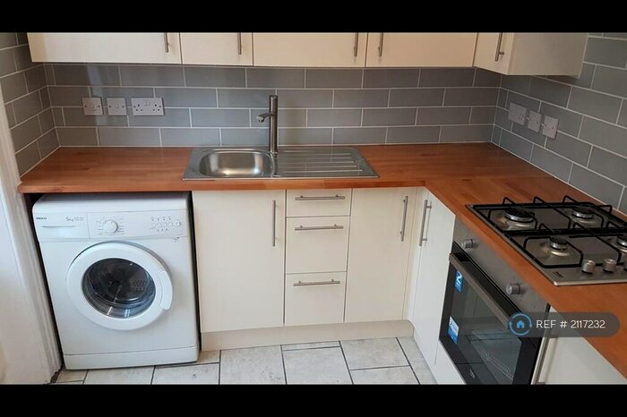 2 Bedroom Flat To Rent In Queens Road, London, SE15
