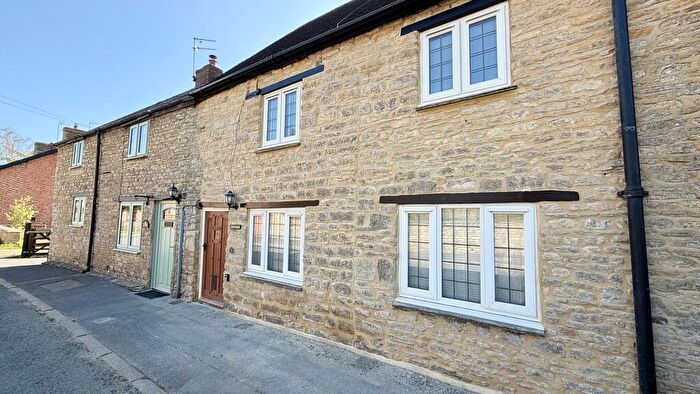 2 Bedroom Cottage To Rent In Wappenham Road, Helmdon, NN13