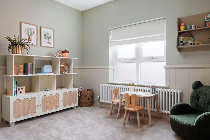 5 Bedroom Detached House For Sale In Bicknell Way, London, SW17