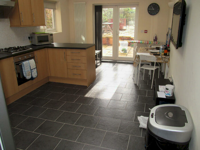 6 Bedroom Semi-Detached House To Rent In Culver Road, Reading, Berkshire, RG6