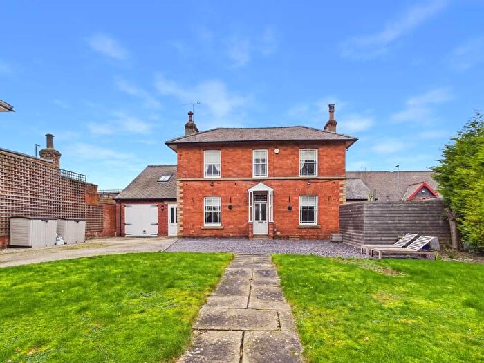 4 Bedroom Detached House For Sale In The Mount, Pontefract, WF8