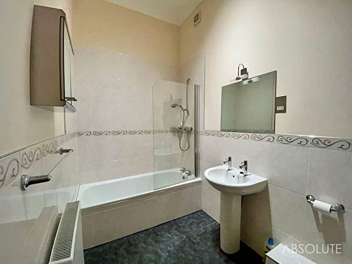 2 Bedroom Flat To Rent In Babbacombe Road, The Hollies, TQ1