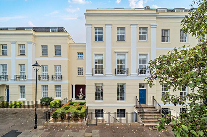 3 Bedroom Flat For Sale In Imperial Square, Cheltenham, GL50