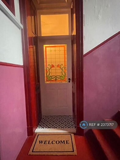 2 Bedroom Flat To Rent In Bolton Drive, Glasgow, G42