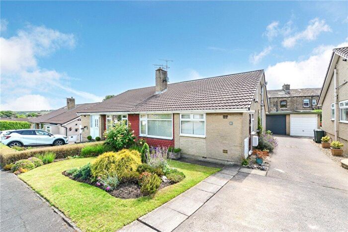 4 Bedroom Semi-Detached House For Sale In Derwent Avenue, Wilsden, Bradford, BD15