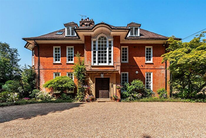 2 Bedroom Flat For Sale In Brick Kiln Lane, Limpsfield Chart, RH8
