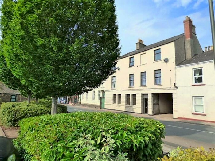 2 Bedroom Flat To Rent In High Street, GL15