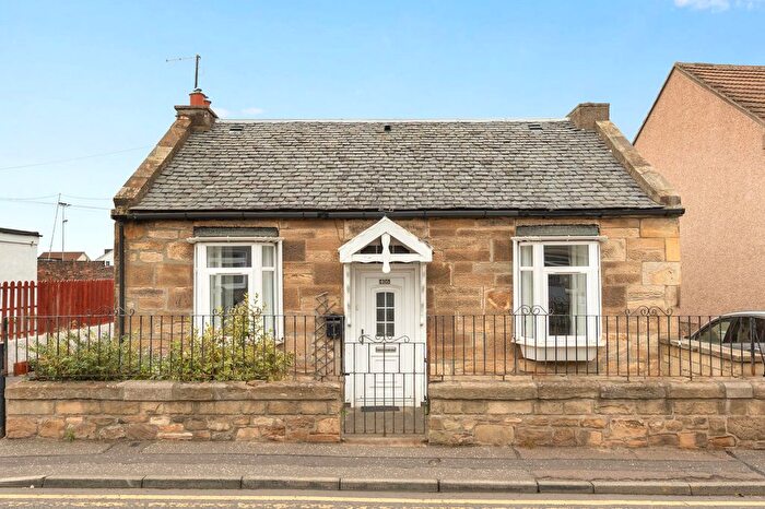 3 Bedroom Detached House For Sale In Dundas Street, Bonnyrigg, EH19