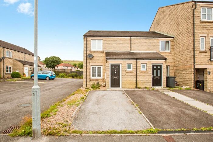 3 Bedroom End Of Terrace House For Sale In Moins Close, Halifax, HX2