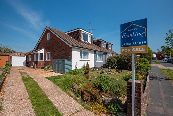 4 Bedroom Property For Sale In Dawn Crescent, Upper Beeding, Steyning, BN44