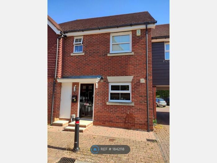3 Bedroom Terraced House To Rent In Giffard Lane, Fleet, GU51