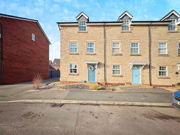 3 Bedroom End Of Terrace House For Sale In Middle Meadow, Shireoaks, Worksop, Nottinghamshire, S81