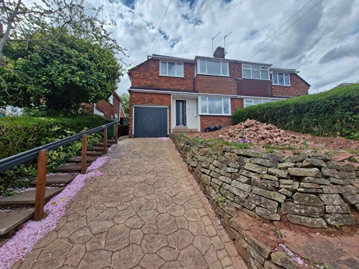 3 Bedroom Semi Detached House For Sale In Kingswinford, Standhills Road, DY6