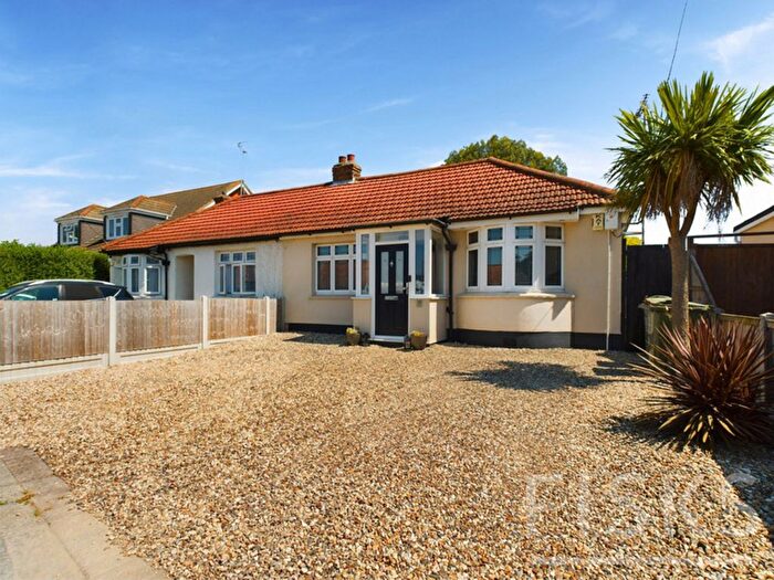 3 Bedroom Semi Detached Bungalow For Sale In Highlands Road, Basildon, SS13