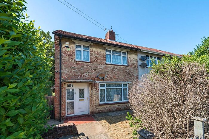 3 Bedroom Semi Detached House For Sale In Frinsted Road, Erith, DA8