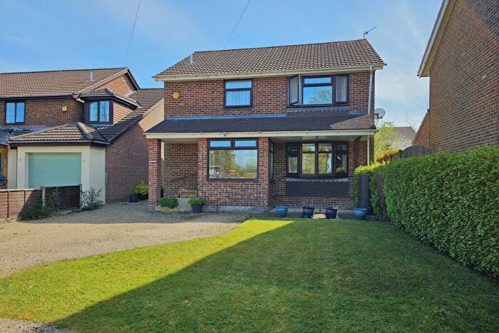 3 Bedroom Detached House For Sale In Upper Crabbick Lane, Denmead, PO7