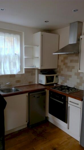 2 Bedroom Flat To Rent In Plum Lane, Greenwich, SE18