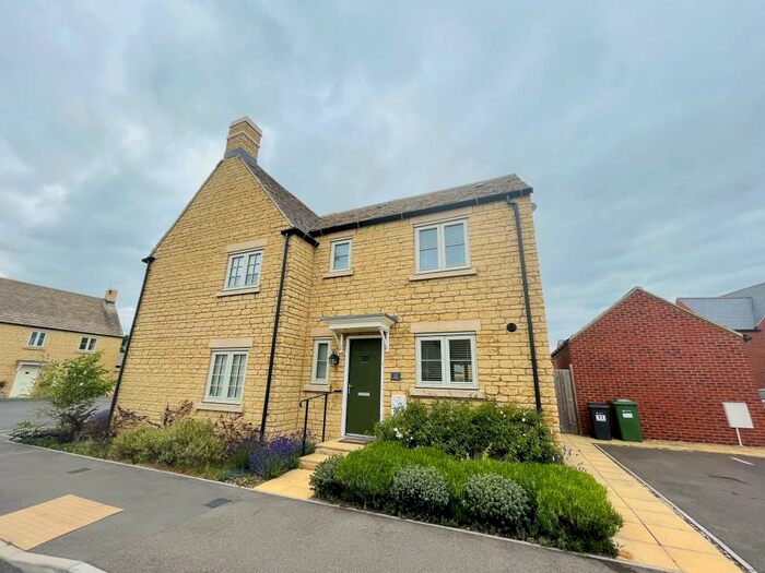 3 Bedroom House To Rent In Varsity Close, Moreton-in-Marsh, GL56