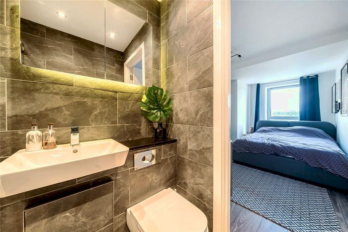 2 Bedroom Flat For Sale In Cardigan Road, London, E3