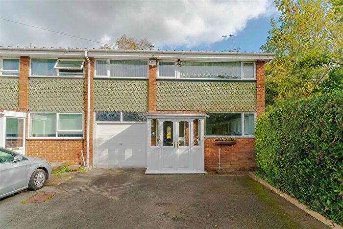 3 Bedroom Semi Detached House For Sale In Harton Way, Kings Heath, Birmingham, B14