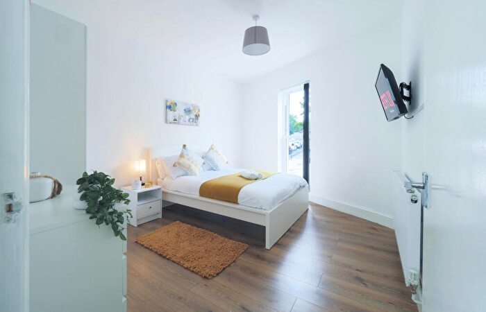 3 Bedroom Flat To Rent In Prince Of Wales Rd Belsize Park London, NW3