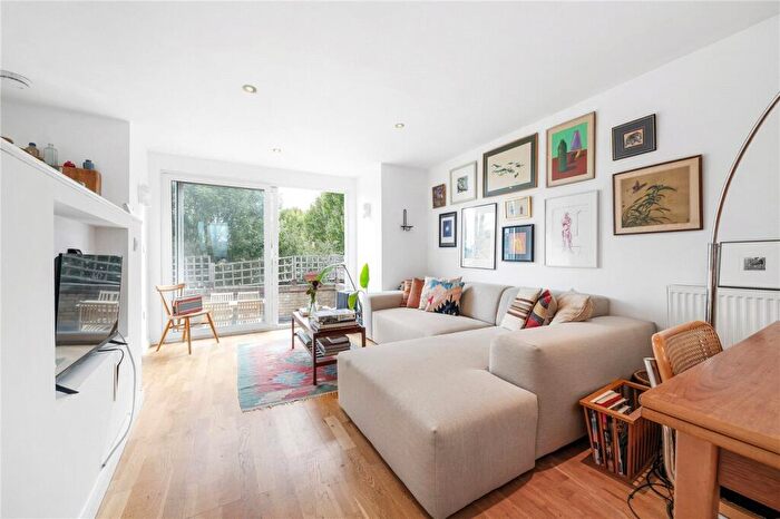 2 Bedroom Apartment For Sale In Bellenden Road, Peckham Rye, London, SE15