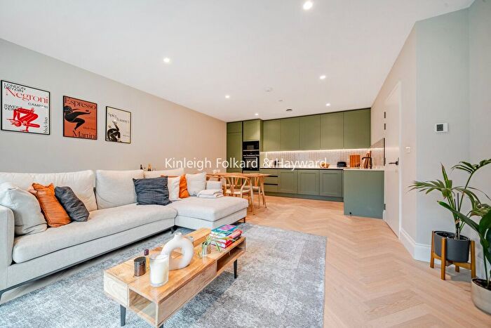 2 Bedroom Flat For Sale In Explorer Way, London, NW7