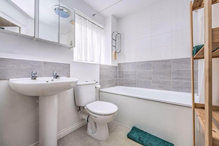 2 Bedroom Apartment To Rent In Tudor Crescent, Cosham, PO6