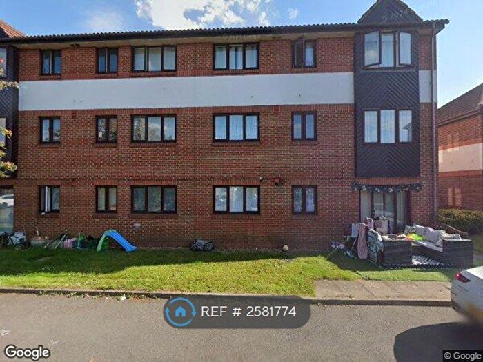2 Bedroom Flat To Rent In Brimfield Road, Purfleet, RM19