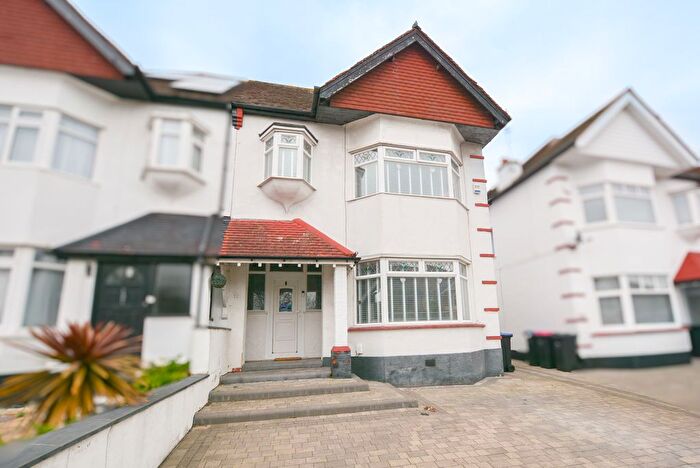 4 Bedroom Semi Detached House For Sale In Ambleside Drive, Southend-On-Sea, SS1
