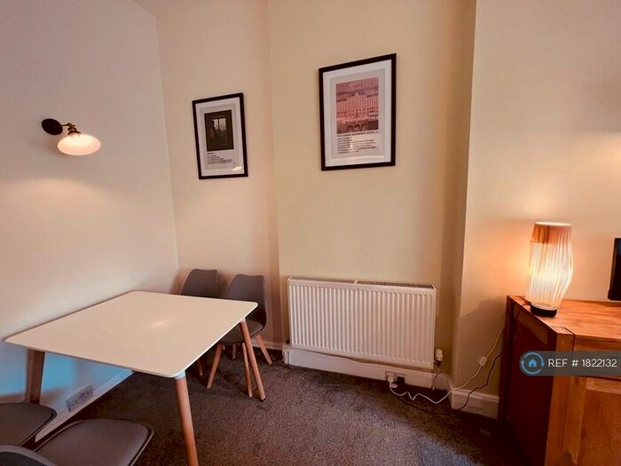 3 Bedroom Flat To Rent In Polwarth Gardens, Edinburgh, EH11