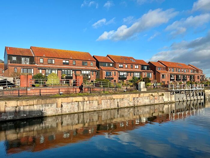 4 Bedroom Town House For Sale In Rownham Mead, Bristol, BS8