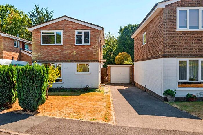 4 Bedroom Detached House To Rent In Manor Lea, Haslemere, GU27