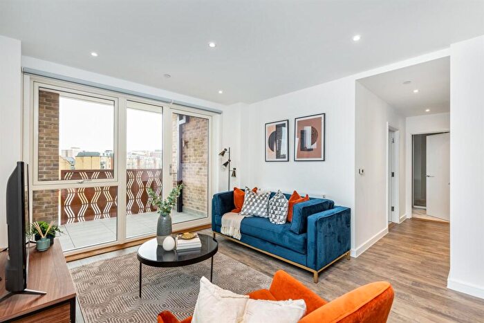 2 Bedroom Apartment To Rent In Bed, Rd Floor, Lapwing, The Halcyon In Fresh Wharf, IG11