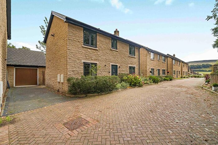 4 Bedroom Detached House For Sale In Wood Cutters Way, High Peak, SK23