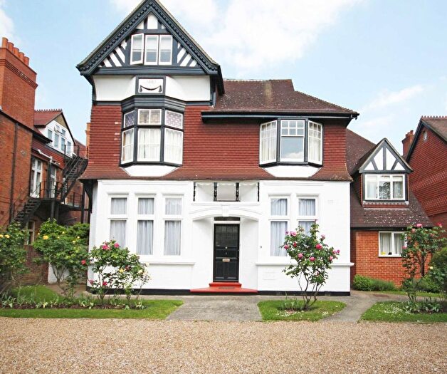 1 Bedroom Flat To Rent In Walpole Gardens, Twickenham, TW2