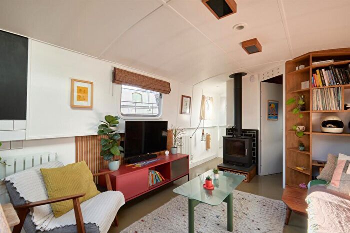 1 Bedroom House Boat For Sale In Canary Wharf, London, E14
