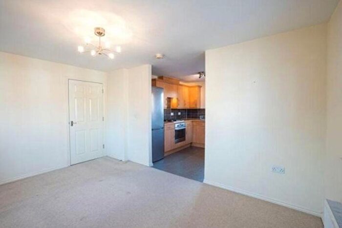 2 Bedroom Flat To Rent In Baxendale Road, Chichester, PO19