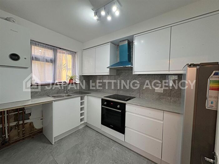 1 Bedroom Flat To Rent In Priory Lodge, Castlebar Road, Ealing, W5