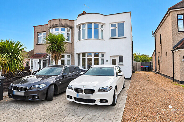 3 Bedroom Semi-Detached House For Sale In Rayleigh Road, Leigh-on-Sea, SS9