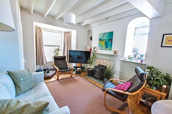 2 Bedroom Cottage For Sale In Upper West Street, Newport, SA42
