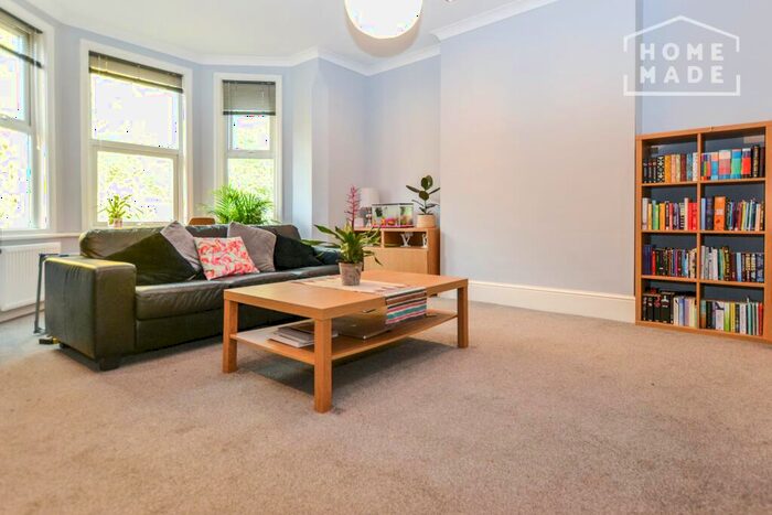 3 Bedroom Flat To Rent In Blenheim Gardens, Willesden Green, NW2