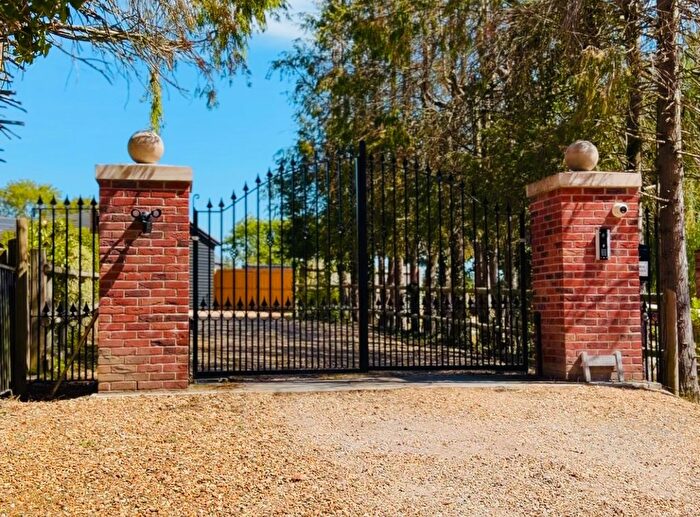 6 Bedroom Property For Sale In Batchelors Lane, Holt, BH21