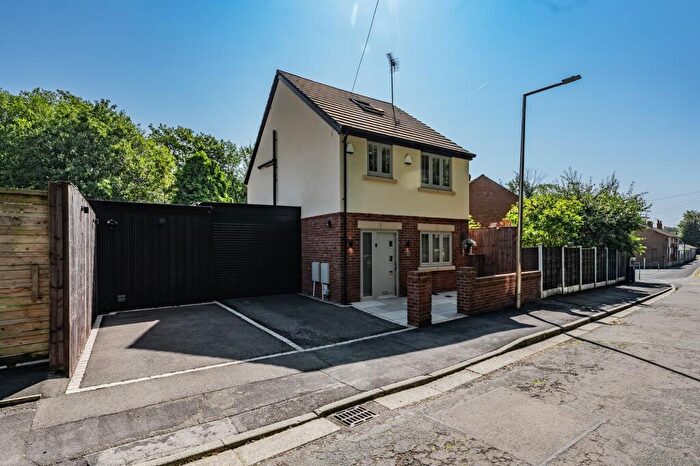 4 Bedroom Detached House For Sale In Padden Brook, Romiley, Stockport., SK6