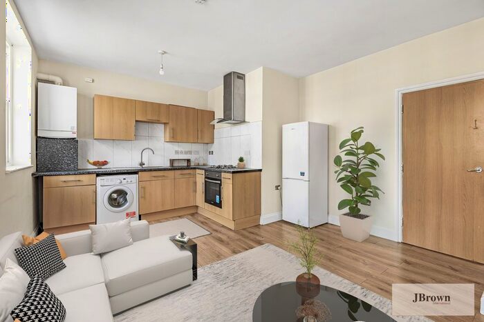 2 Bedroom Flat To Rent In High Street, London, SE25