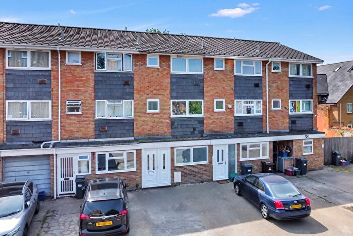 4 Bedroom Terraced House To Rent In Aplin Way, Isleworth-Brentford, TW7
