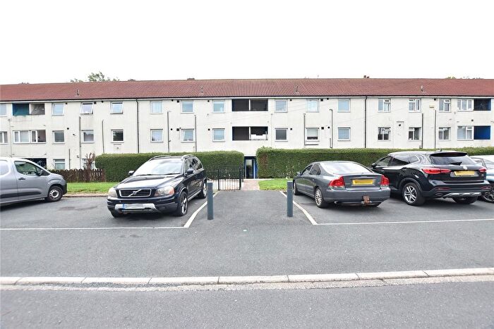 2 Bedroom Flat For Sale In Eastwood Nook, Leeds, West Yorkshire, LS14