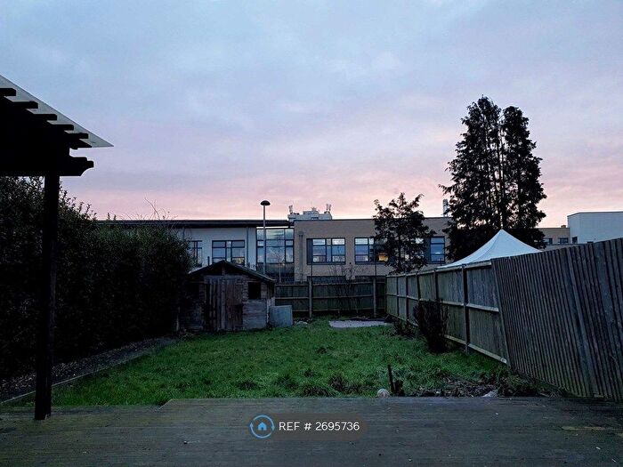 3 Bedroom Bungalow To Rent In Southall, Southall, UB1