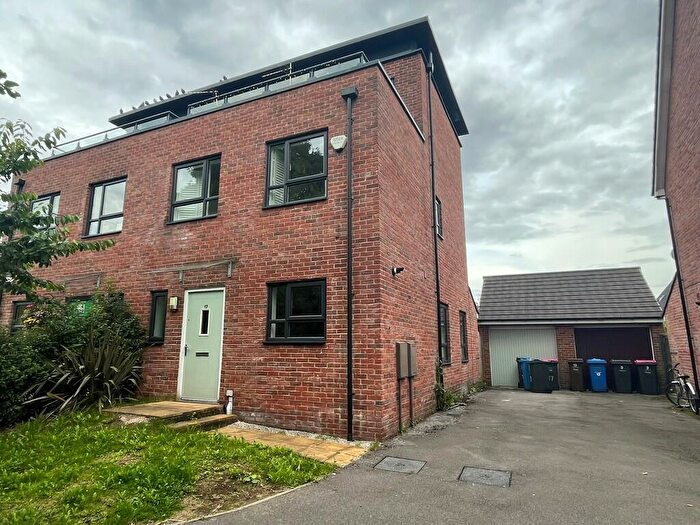 4 Bedroom Semi-Detached House To Rent In Mallow Drive, Salford, M7