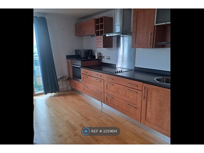 1 Bedroom Flat To Rent In Mcclintock House, Leeds, LS10